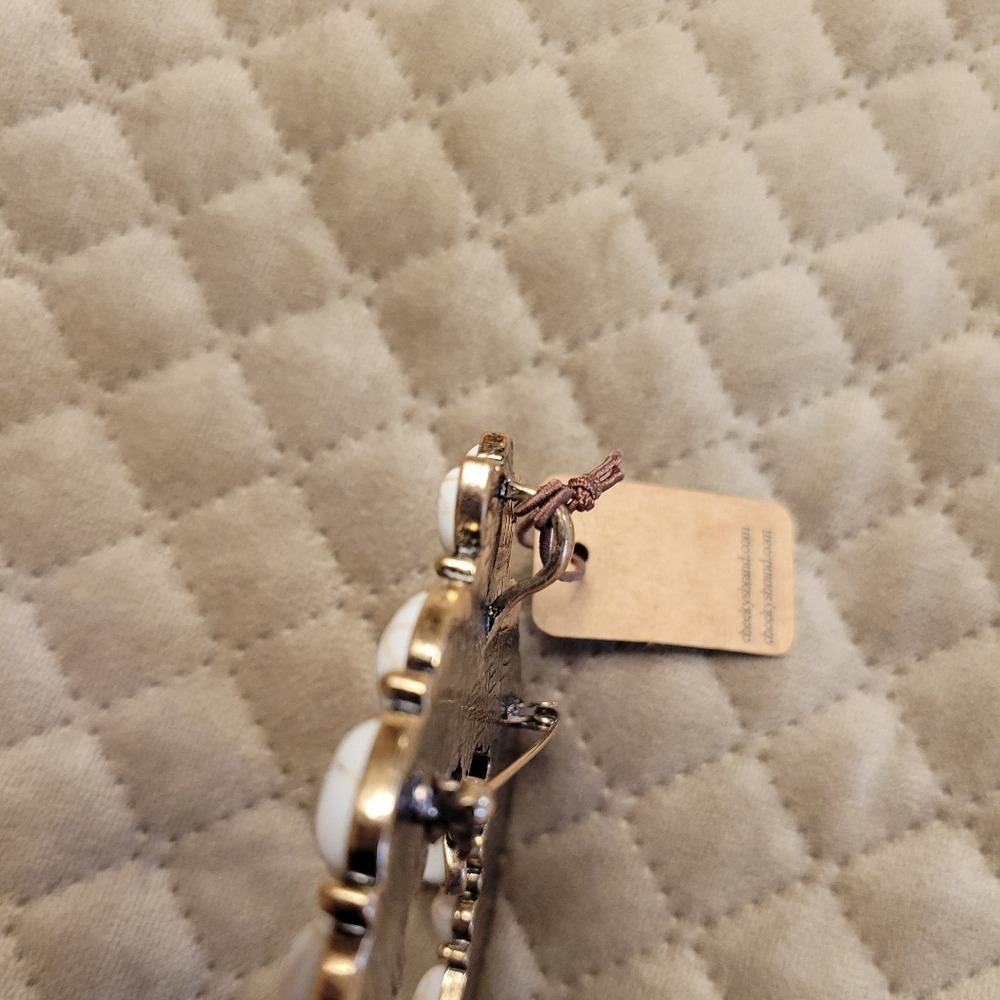 NEW WITH TAGS Faux White Buffalo Squash Cheeky's Pendant/Brooch Combination. - Picture 5 of 6